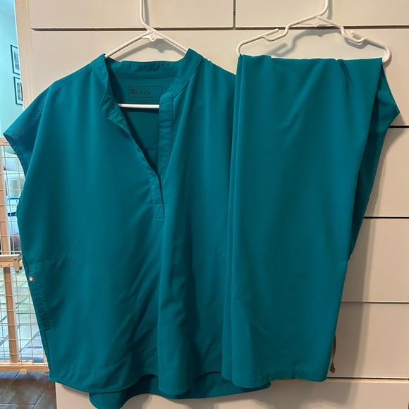 FIGS Teal Blue Scrub Set - Picture 1 of 3